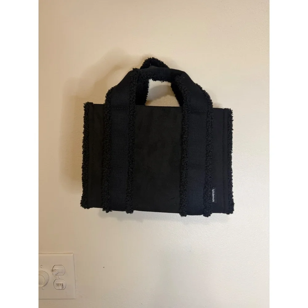 Lululemon Boxy Tote Mini Faux Shearling Trim Black 4.5L Crossbody $148 MSRP NWT